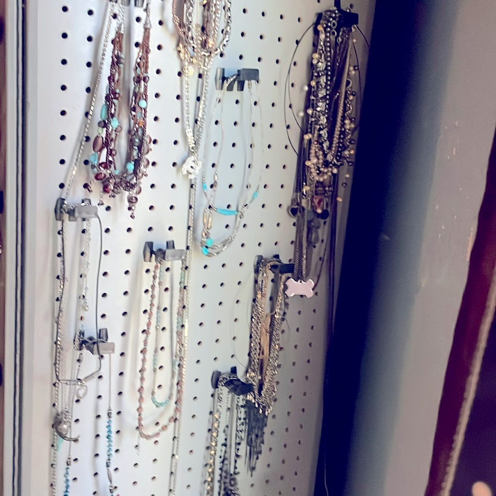 Coming up——- more necklaces and some bracelets, from silver to pearl 🥰